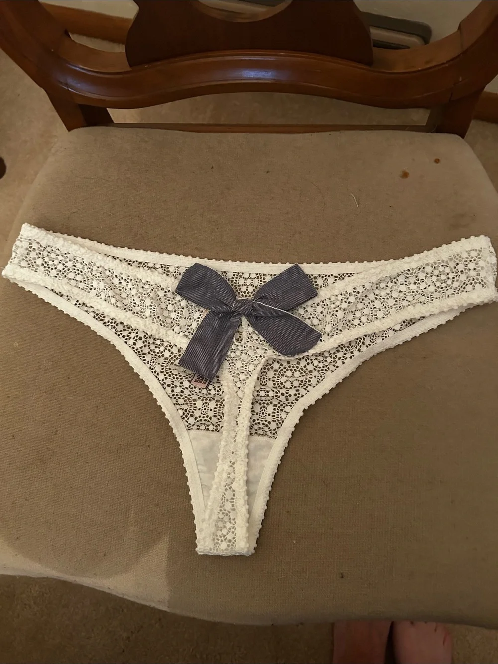 Victoria’s Secret Dream Angel XL White Lace Thong Panty Blue Bow